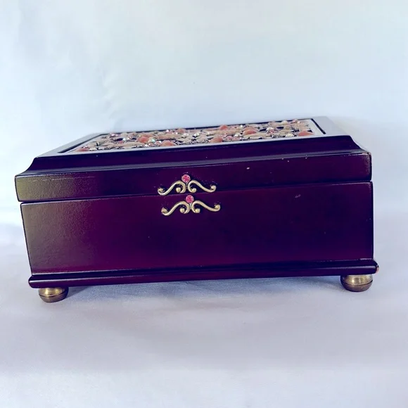 LIKE NEW ❤️ STUNNING STONES EMBROIDERY LID TIMELESS CLASS CHARM WOODEN MUSIC BOX - Picture 5 of 15